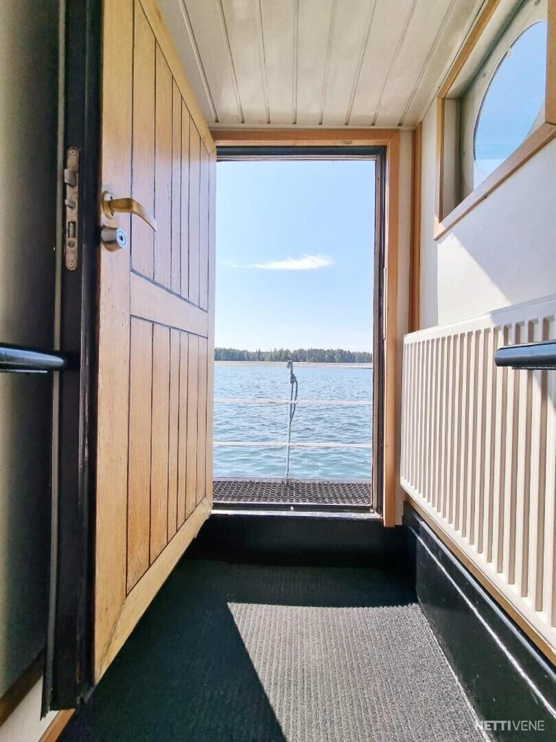 Spacious Dutch Houseboat Botel Helsinki