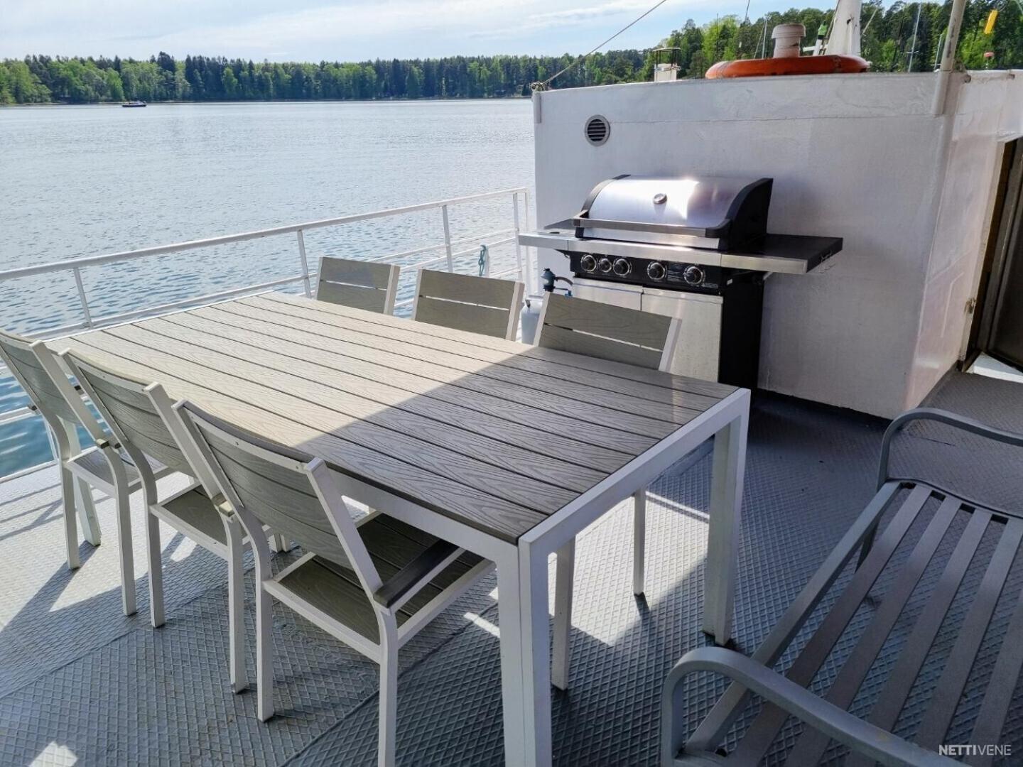Botel Spacious Dutch Houseboat