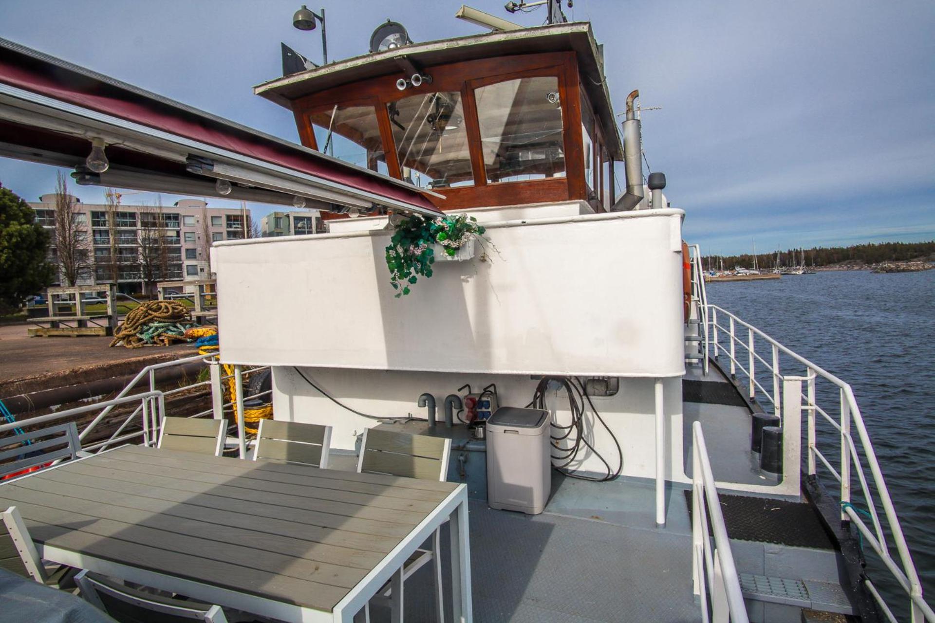 Spacious Dutch Houseboat * Helsinki