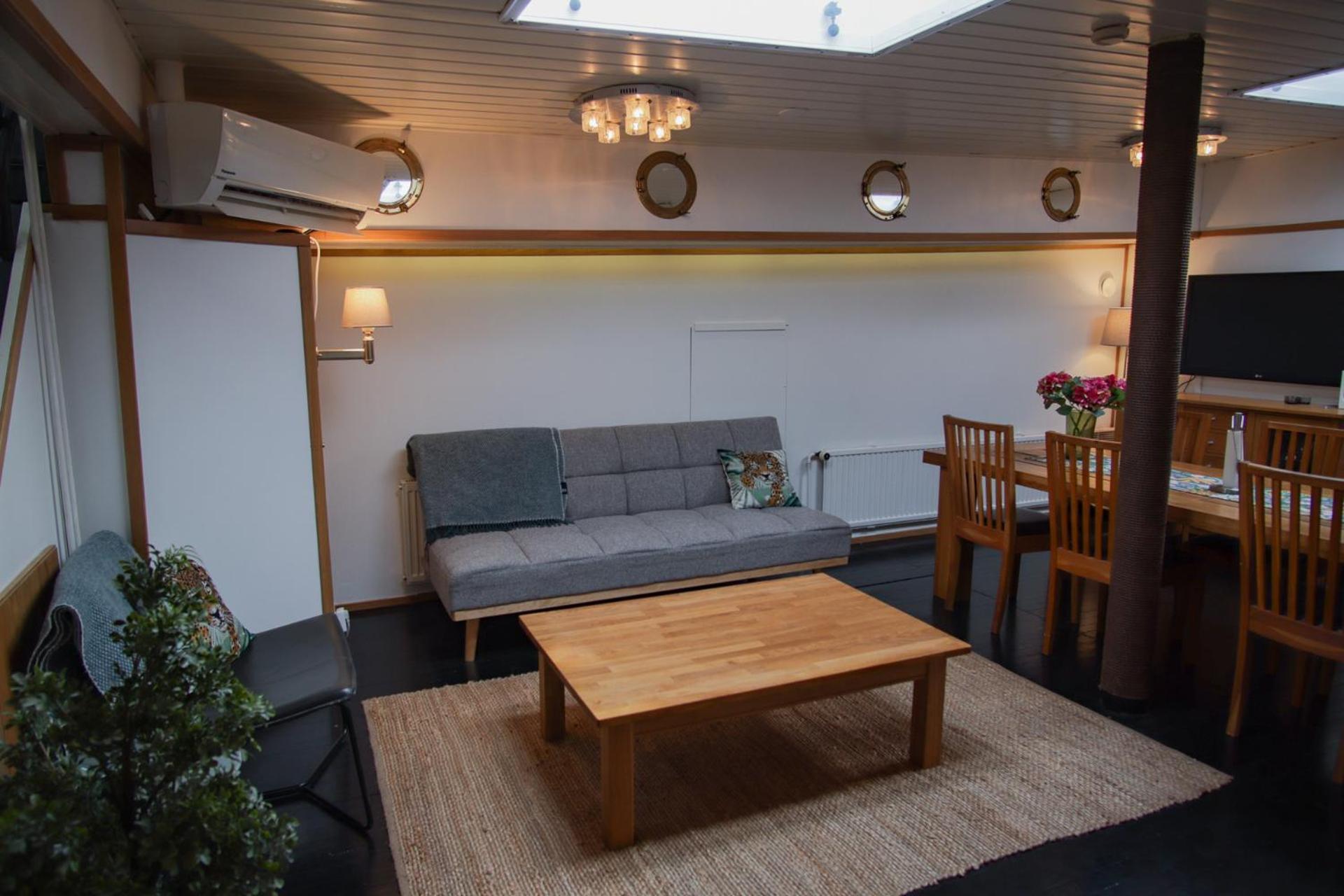 Spacious Dutch Houseboat Helsinki