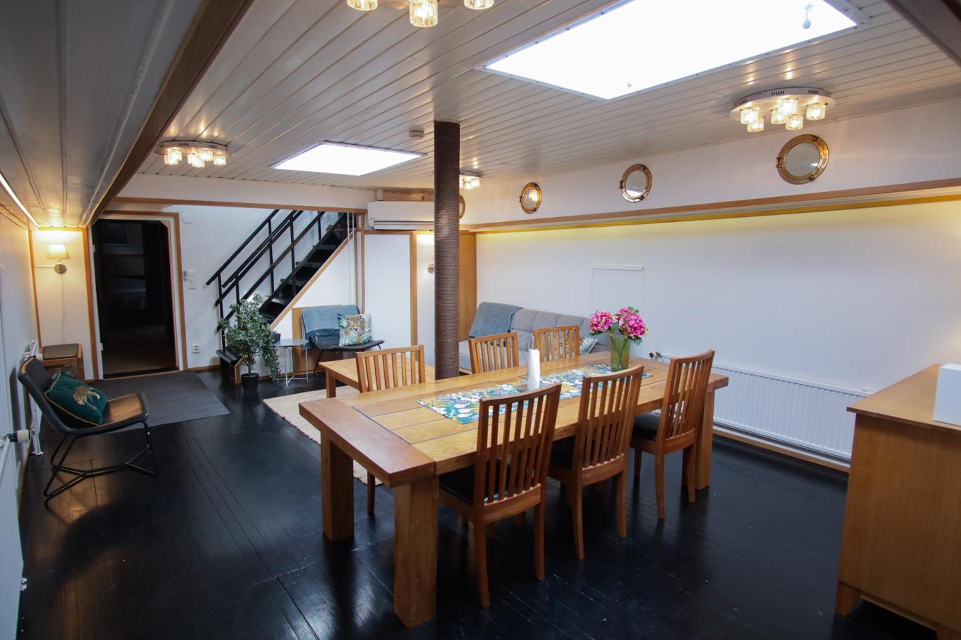 Spacious Dutch Houseboat